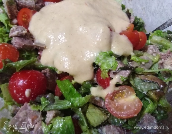 Заправить соусом.