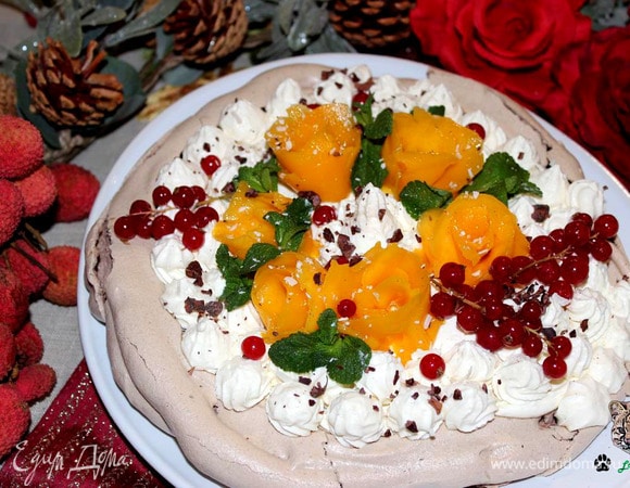 Украсьте кусочками манго, мяты, кокосовой стружкой и другими фруктами по желанию.