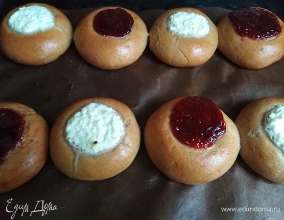 Поставить в заранее разогретую духовку. Выпекать при 200°C 30 минут.