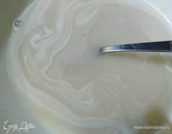 Закваску развести с солью и водой.