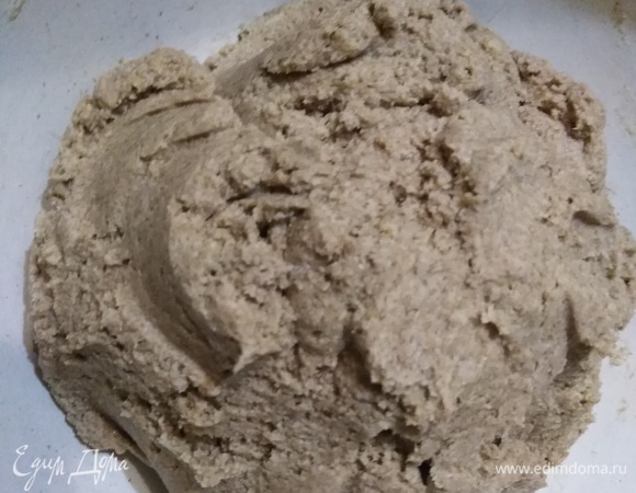 Перемешать до однородности. Накрыть крышкой или пленкой. Оставить на 8–10 часов. В идеале — на ночь.