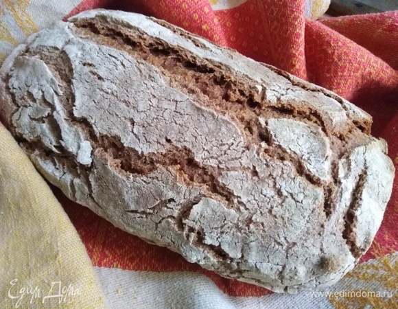 Готовый хлеб завернуть в салфетку. Дать полностью остыть.