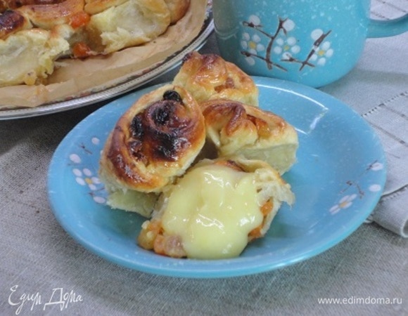 Подаем с оставшимся заварным кремом.