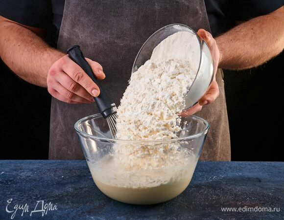 И в несколько приемов — муку.