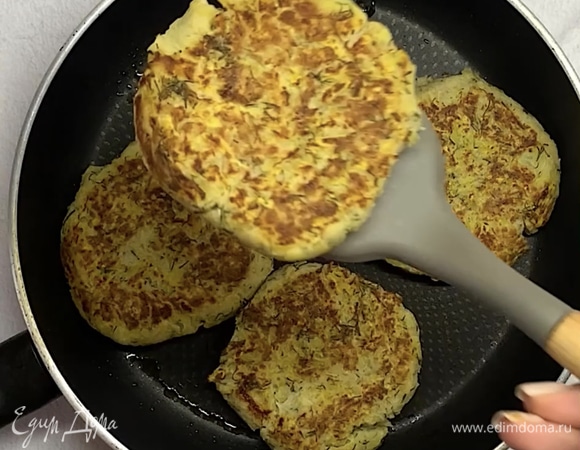 Обжариваем с двух сторон до золотистой корочки.