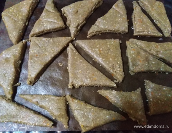 Нарезать на сегменты. Наколоть вилкой.