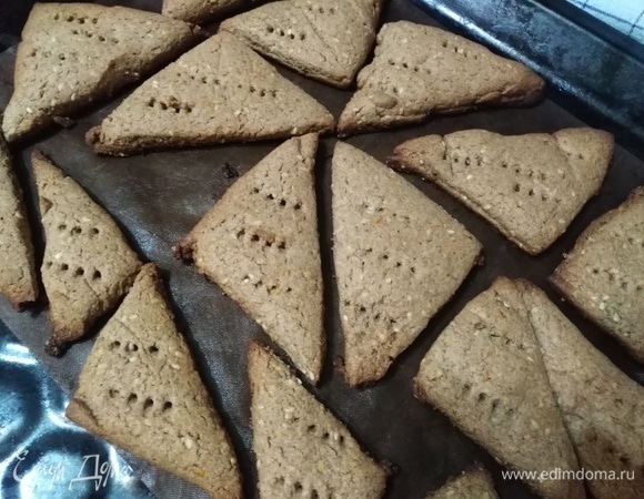 Поставить в разогретую духовку. Выпекать при 200°C в течение 20–25 минут.