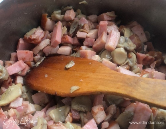 Соединяем все ингредиенты, даем им немного отдохнуть и остыть до комнатной температуры.