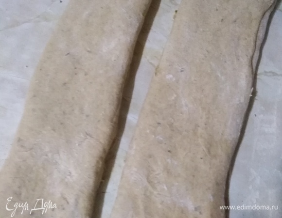 Разрезаем вдоль пополам, получая при этом две заготовки.