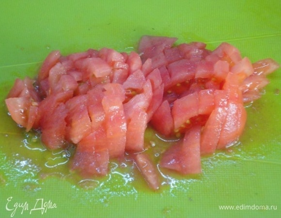 Мякоть крупно нарежьте.