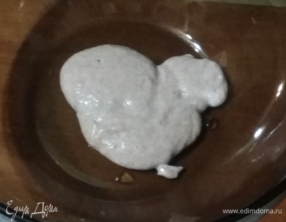 За час до приготовления закваски стартер достать из холодильника.