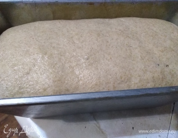 Накрыть пленкой и оставить для расстойки на 2 часа. Тесто должно увеличиться в два раза.