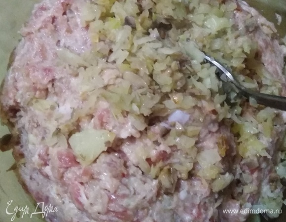 Соединить с фаршем.