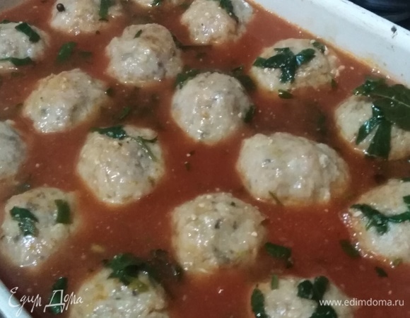 Полить соусом.