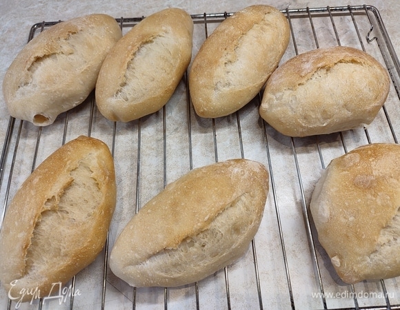 Остудить булочки на решетке.