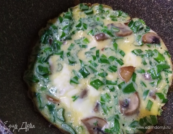 Накрыть крышкой и на тихом огне довести до готовности.