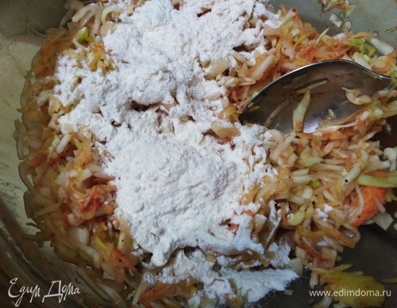 Всыпать муку. Хорошо перемешать.