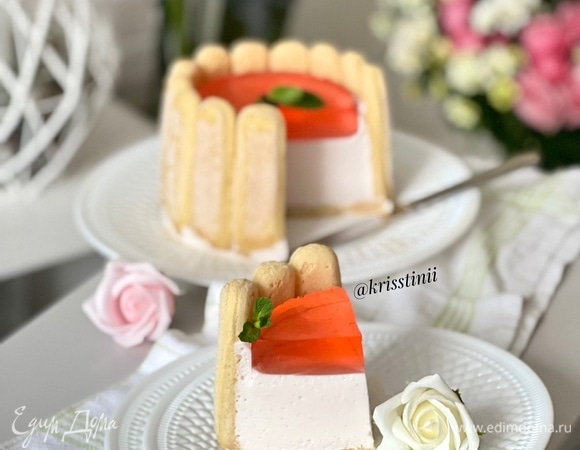 Отдельно приготовить ягодное желе и залить в форму похожего размера. Когда оно застынет, аккуратно преложить на верх застывшего чизкейка.