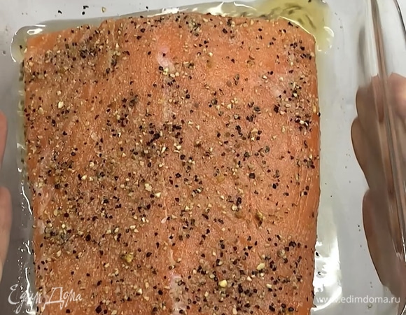 Сливаем образовавшуюся жидкость и обсушиваем бумажным полотенцем.