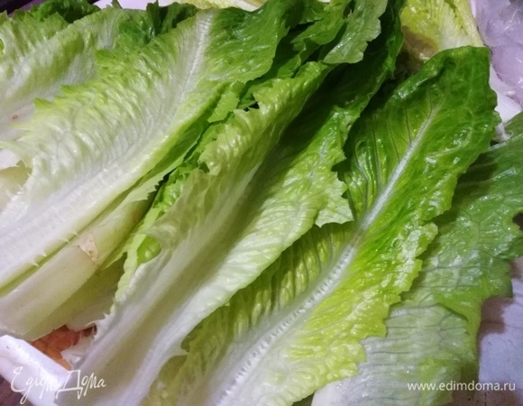 Салат разобрать на листья.