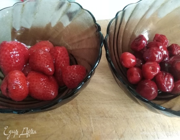 Ягодам дать оттаять.