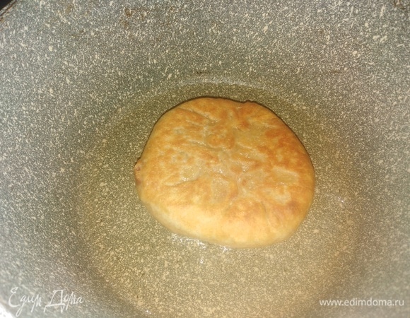 Жарить на сильном огне с двух сторон до золотистого цвета.