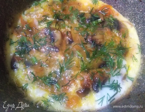 Посыпать укропом. Жарить до готовности.