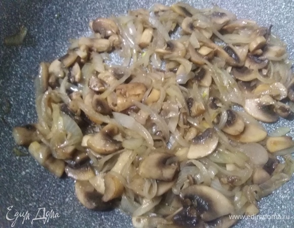 Жарить 10 минут, в конце посолить.