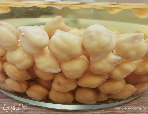 Он увеличится в размере и набухнет. Сливаем воду.