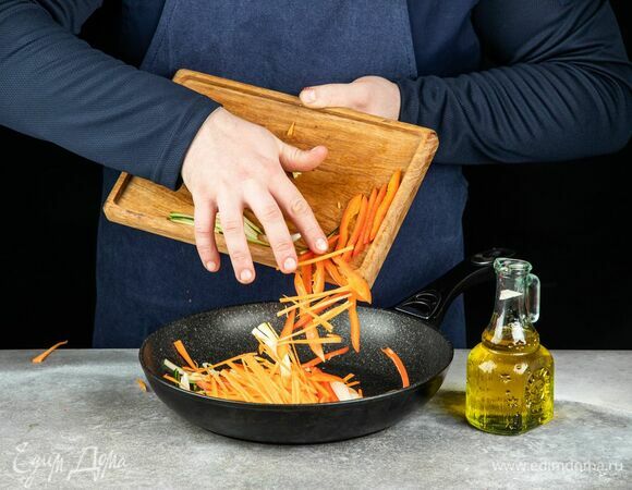 Обжарьте в растительном масле.