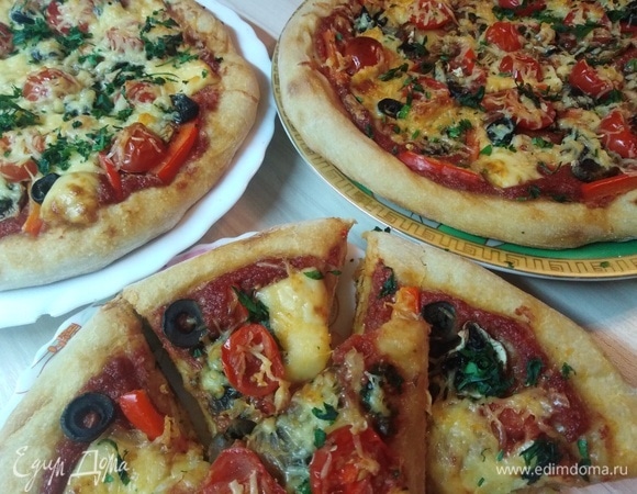 Поставить в духовку и каждую выпекать в течение 15 минут при максимальной температуре.