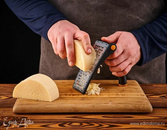 Натрите его на крупной терке. 