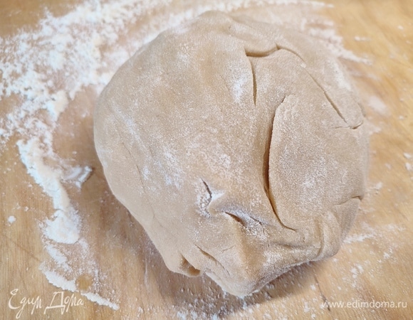 Потом добавить муку, соду. Замесить тесто.