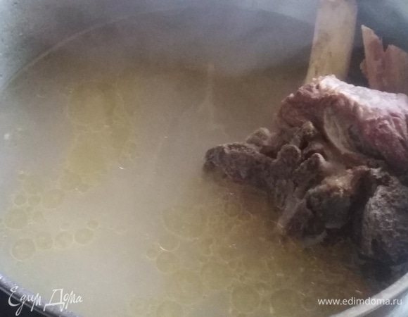 Телятину отварить до готовности в подсоленной воде.