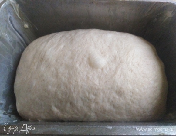 Сформируйте буханку. Выложите в форму для запекания. Для этого рецепта подходит форма Л-11. Выход — 1 буханка.
