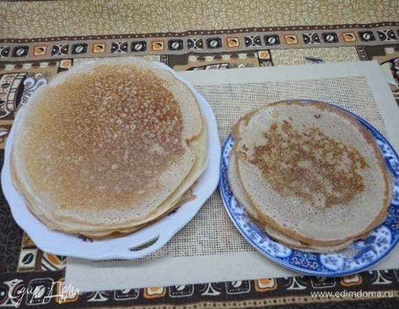 Испеките блины по своему любимому рецепту, нужного вам размера.