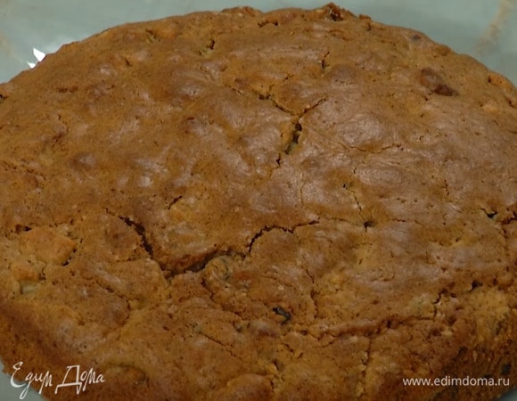 Выпекать пирог в разогретой духовке 35 минут.