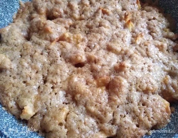 Поставить в заранее разогретую духовку. Выпекать при 190°C в течение 40–45 минут.