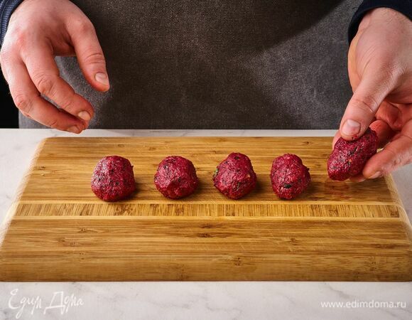 Сформируйте из массы шарики.