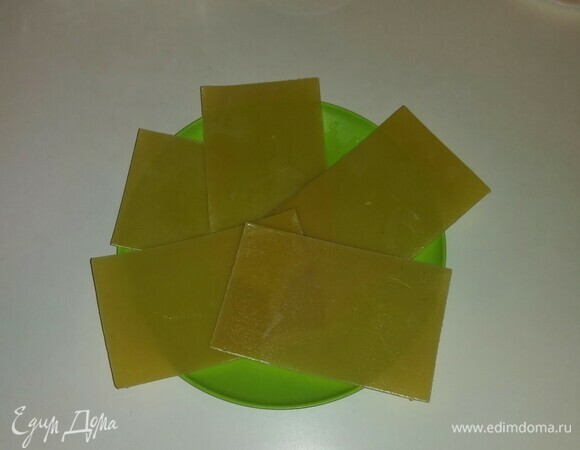 После вынуть листы из воды и остудить их.