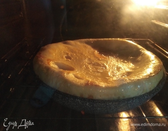 Поставить в разогретую духовку. Запекать при 200°C 20 минут.