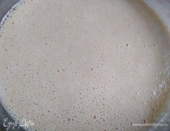 Венчиком перемешать тесто до однородности.