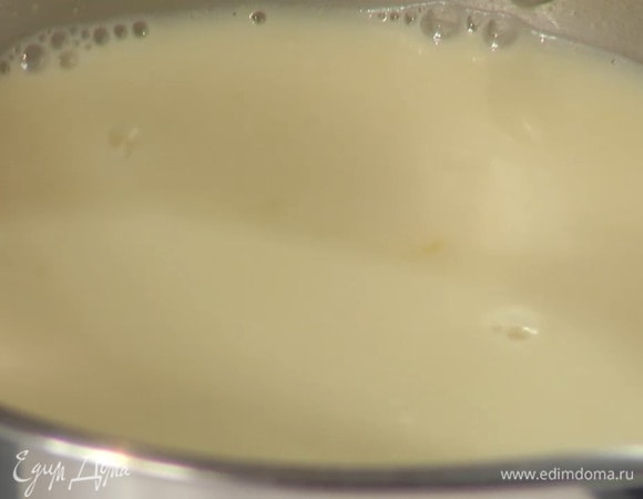 Отправить смесь на 2 часа в холодильник, затем взбить блендером с насадкой-венчиком.