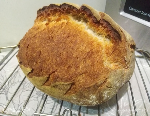 Выпекаем первые 15 минут с паром при максимальной температуре. Затем выключаем пар и снижаем температуру до 200°C. Остужаем на решетке.