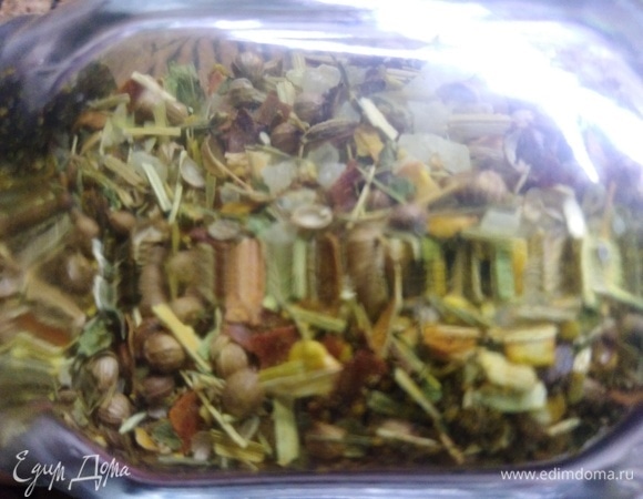 Посыпать смесью азиатских трав. Перемешать. Оставить мариноваться на 2 часа.