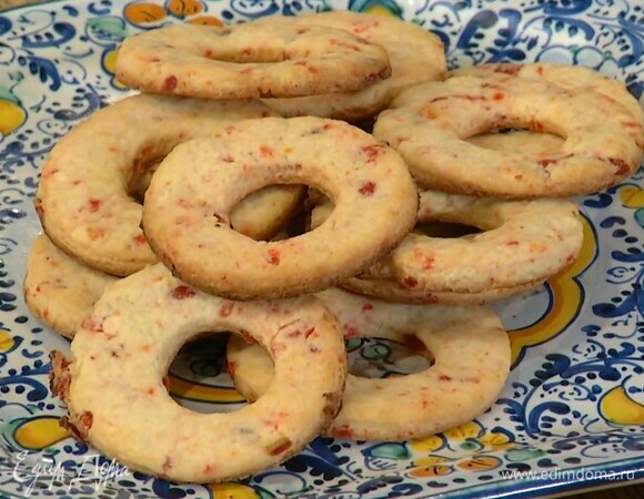 Выпекать в разогретой духовке 12–15 минут.