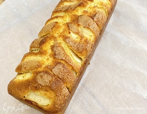 Форму с тестом отправить в разогретую до 180°C духовку на 50 минут. Готовность проверить деревянной шпажкой. Готовый кекс остудить на решетке.