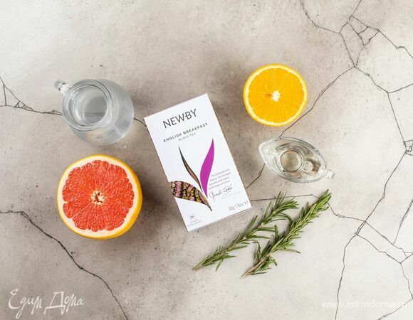 Для приготовления бодрящего утреннего чая понадобятся следующие ингредиенты.<br />
Приготовьте сахарный сироп. Соедините в сотейнике 100 мл воды и 50 г сахара. Доведите до кипения, дождитесь полного растворения сахара и остудите.