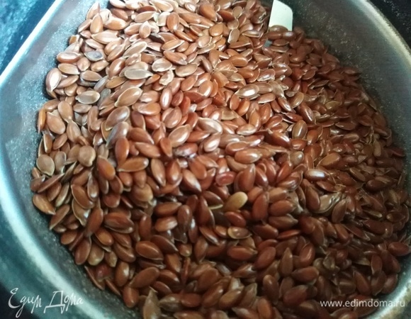Семя льна перемолоть в кофемолке.