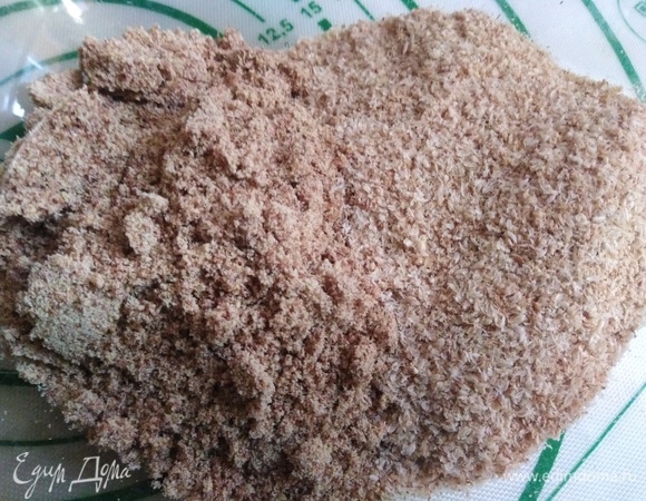 В отдельной миске соединить перемолотые семена и псиллиум.